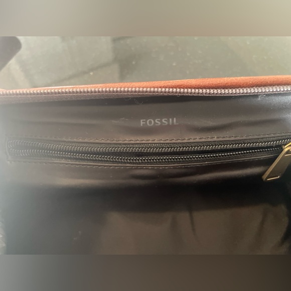 Leather like new fossil travel framed bag - Picture 2 of 5